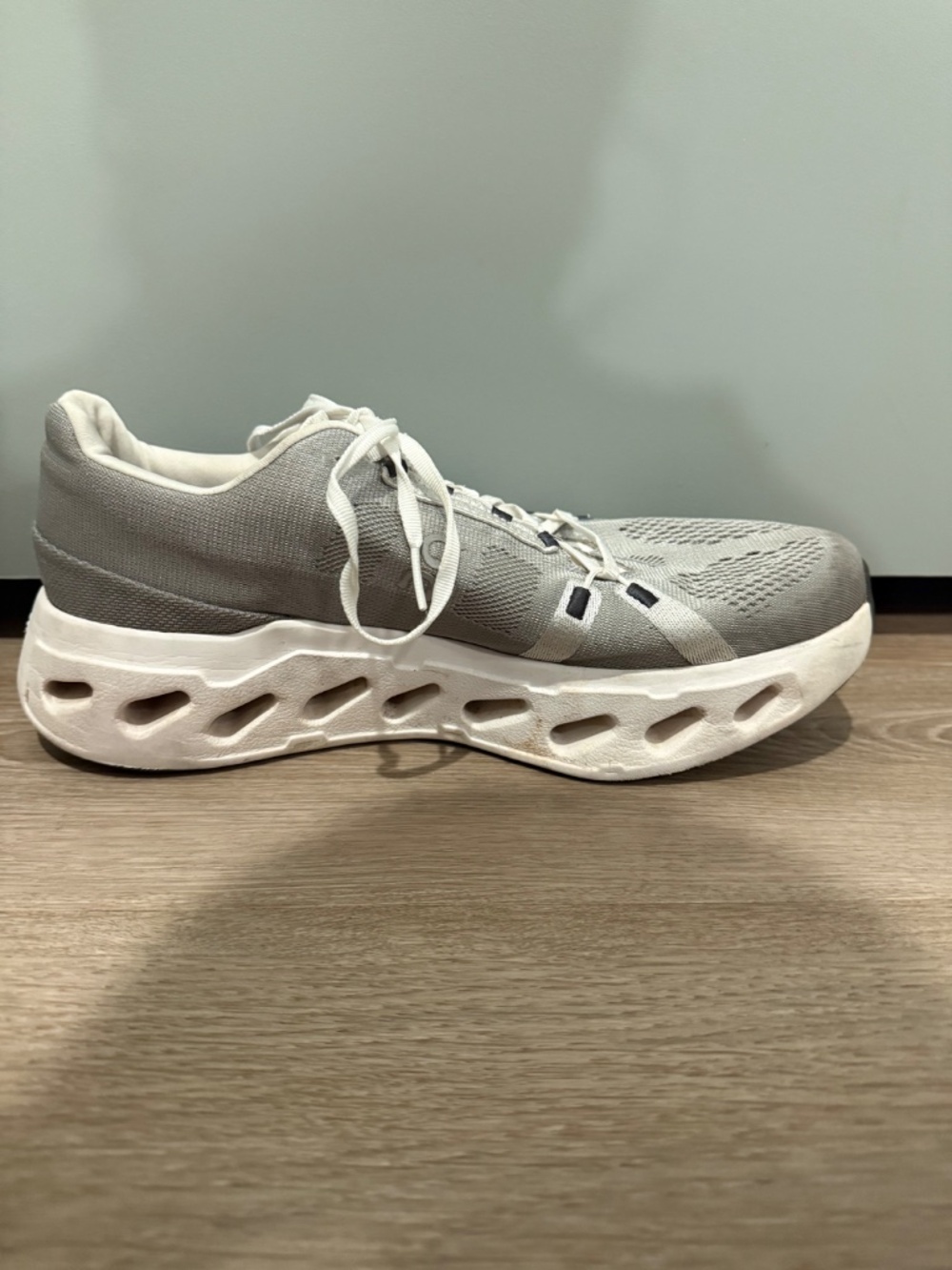 On Clouds Men Shoes - Picture 4 of 12